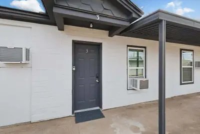 Photo 2 - Modern 2BR Unit 3 With Hot Tub