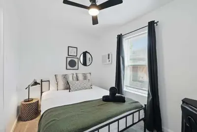 Photo 3 - Modern 2BR Unit 3 With Hot Tub