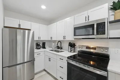 Photo 5 - Modern 2BR Unit 3 With Hot Tub