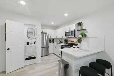 Photo 4 - Modern 2BR Unit 3 With Hot Tub