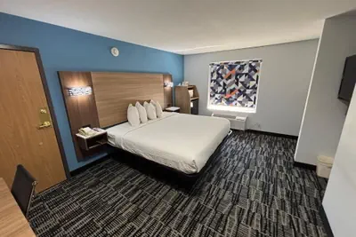 Photo 5 - Jacksonville Inn & Suites
