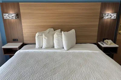 Photo 4 - Jacksonville Inn & Suites