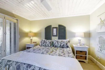 Photo 4 - Beachfront Condo With Outdoor Pool, Patio & Washer/dryer - Dog-friendly