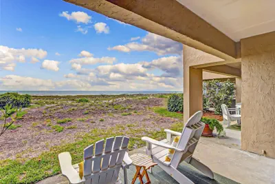 Photo 2 - Beachfront Condo With Outdoor Pool, Patio & Washer/dryer - Dog-friendly