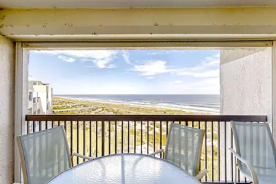 Photo 4 - Condo With Shared Pool, Beach Access and Spectacular Atlantic Ocean Views