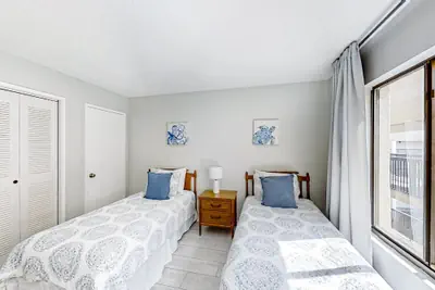 Photo 5 - Condo With Shared Pool, Beach Access and Spectacular Atlantic Ocean Views