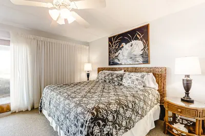 Photo 4 - Bright & Sunny Oceanfront Getaway With Central AC & Pool