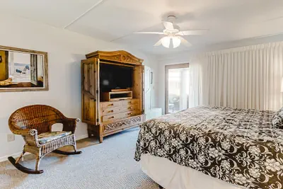 Photo 5 - Bright & Sunny Oceanfront Getaway With Central AC & Pool