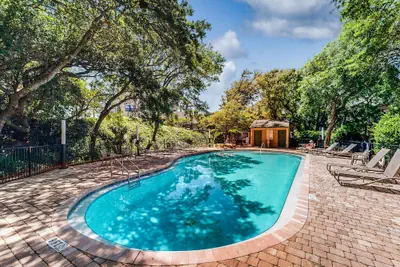 Photo 2 - Bright & Sunny Oceanfront Getaway With Central AC & Pool