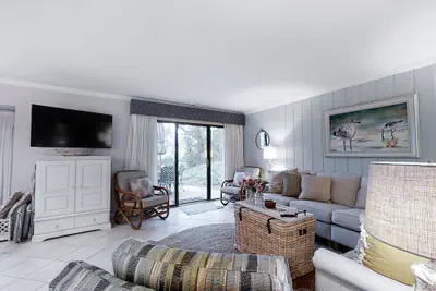 Photo 2 - Dog-friendly Oceanfront Getaway With Shared Pool & Central AC