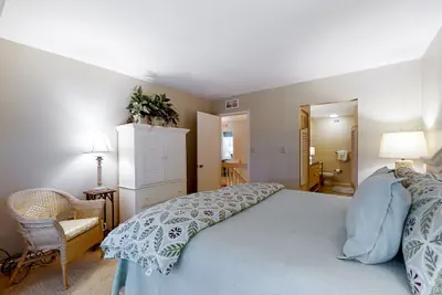 Photo 4 - Dog-friendly Oceanfront Getaway With Shared Pool & Central AC
