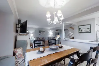 Photo 5 - Dog-friendly Oceanfront Getaway With Shared Pool & Central AC