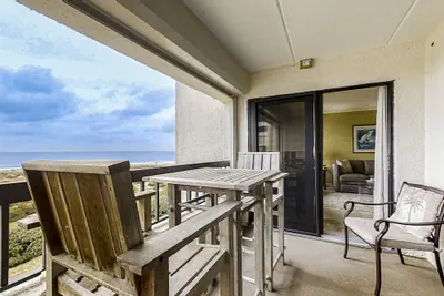 Photo 2 - Oceanfront Condo With Pool & Tennis - Balcony, AC, Wifi & Washer/dryer