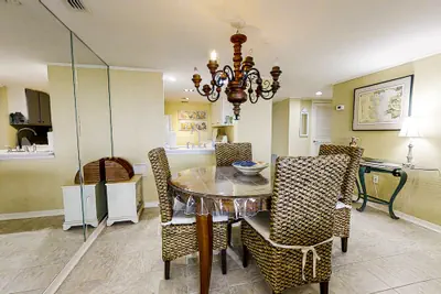 Photo 5 - Oceanfront Condo With Pool & Tennis - Balcony, AC, Wifi & Washer/dryer