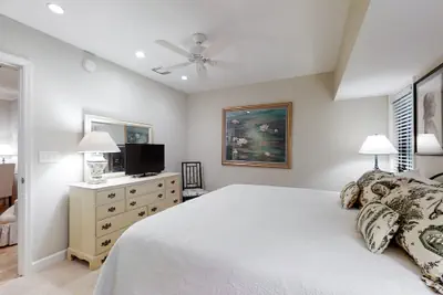 Photo 5 - Updated & Lovely Villa With AC - Steps From Pool & Beach