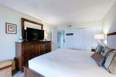 Photo 5 - Updated, Oceanfront Condo With Balcony, Wifi & Shared Pool/clay Tennis Courts