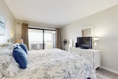 Photo 3 - Third-floor Oceanfront Condo With Balcony, W/d, Pool & Tennis