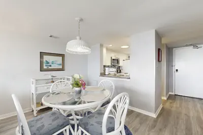 Photo 5 - Third-floor Oceanfront Condo With Balcony, W/d, Pool & Tennis