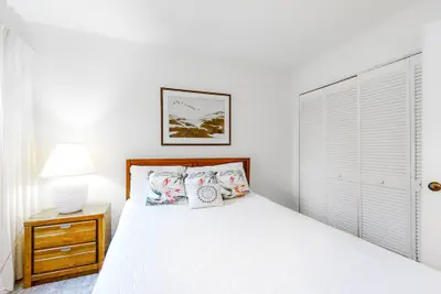 Photo 5 - Two-story Townhome With Fast Wifi & Pool - Steps From the Beach