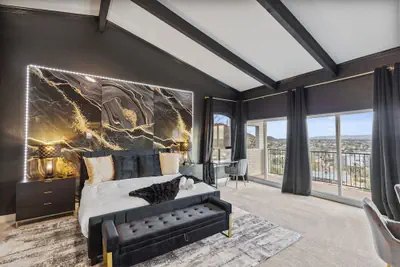 Photo 5 - Built Into A Mtn - Heated Pool & Lounge
