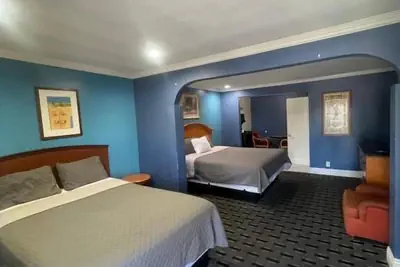 Photo 4 - Sunset inn &Suites