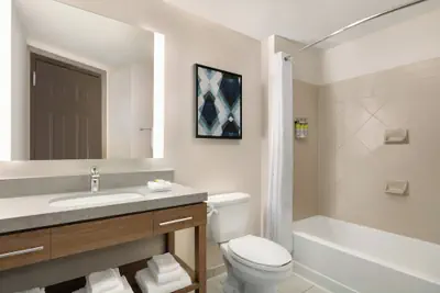 Photo 5 - Holiday Inn Express & Suites Overland Park South