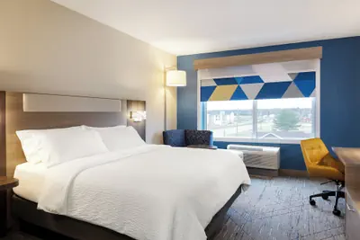 Photo 3 - Holiday Inn Express & Suites Overland Park South