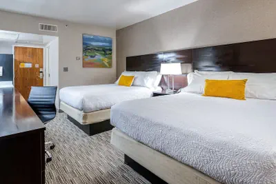 Photo 4 - University Inn