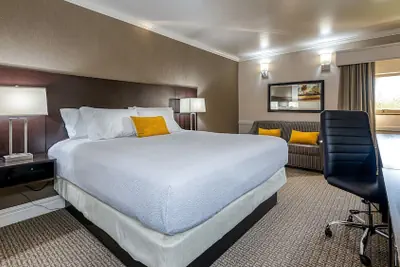 Photo 5 - University Inn