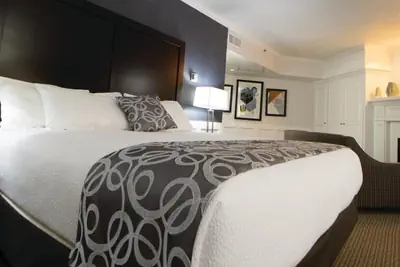 Photo 2 - University Inn