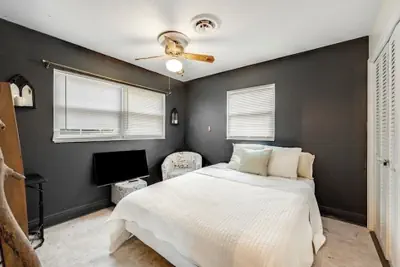 Photo 5 - 6 Bedroom Pool property. Pet Friendly