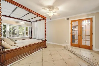 Photo 4 - 6 Bedroom Pool property. Pet Friendly