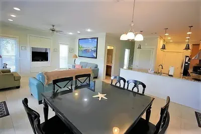 Photo 4 - 4BR Waterfront Beach Access Pool Lake Views