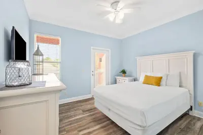 Photo 4 - 6BR Beach Home 5-min Walk to Ocean Resort Pool