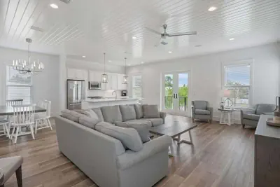 Photo 3 - Modern Family 7BR w Private Pool and Patio