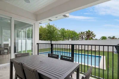 Photo 4 - Modern Family 7BR w Private Pool and Patio