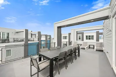Photo 4 - Massive 4 000 Sqft Luxury Duplex