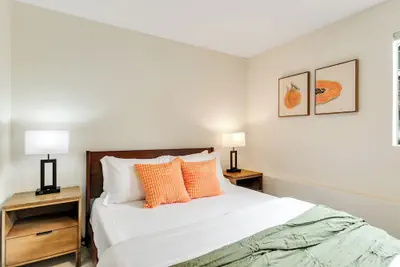 Photo 3 - Emerald Hill City Retreat - 2BR