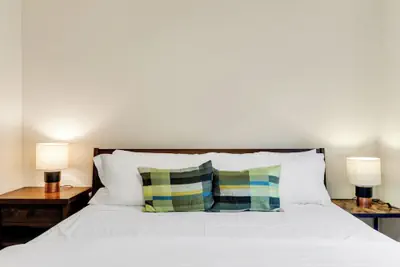 Photo 2 - Emerald Hill City Retreat - 2BR