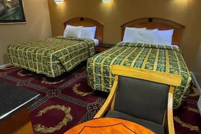 Photo 2 - Sunrise inn
