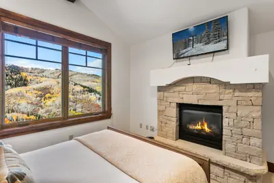 Photo 3 - Ski-in/ski-out 1br Retreat + Hot Tub 1 Bedroom Condo