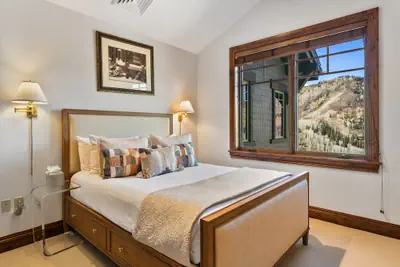 Photo 2 - Ski-in/ski-out 1br Retreat + Hot Tub 1 Bedroom Condo
