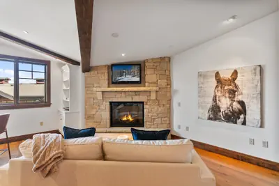 Photo 5 - Ski-in/ski-out 1br Retreat + Hot Tub 1 Bedroom Condo