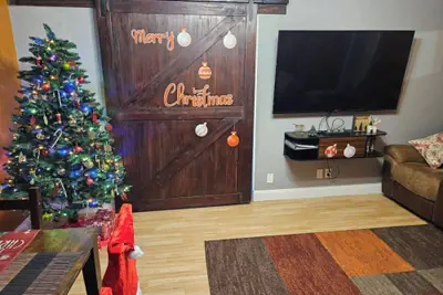 Photo 3 - Highrise DTWN 3 Bed Condo w King Bed