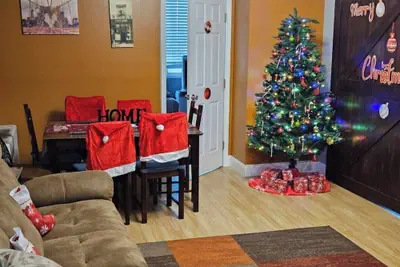 Photo 4 - Highrise DTWN 3 Bed Condo w King Bed