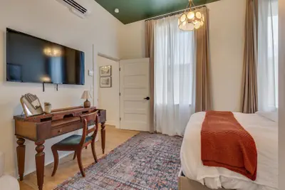 Photo 4 - The Downtown Post The Brady Suite