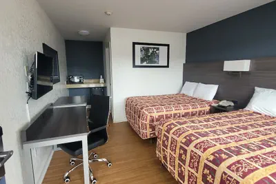 Photo 3 - Budget Inn