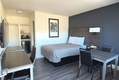 Photo 5 - Budget Inn