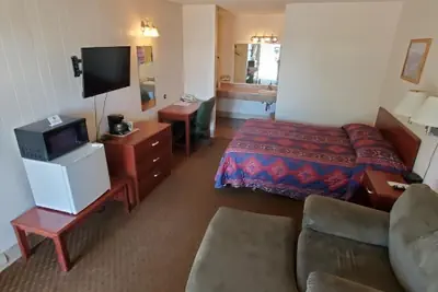 Photo 3 - Riverside Inn