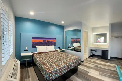 Photo 2 - La Casa Motel Burbank Airport - LA